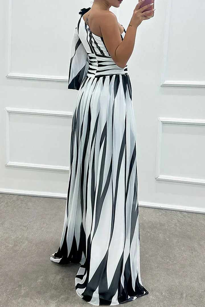 Shiloh - Elegante Vestito Maxi a Strisce con Spalla Scoperta