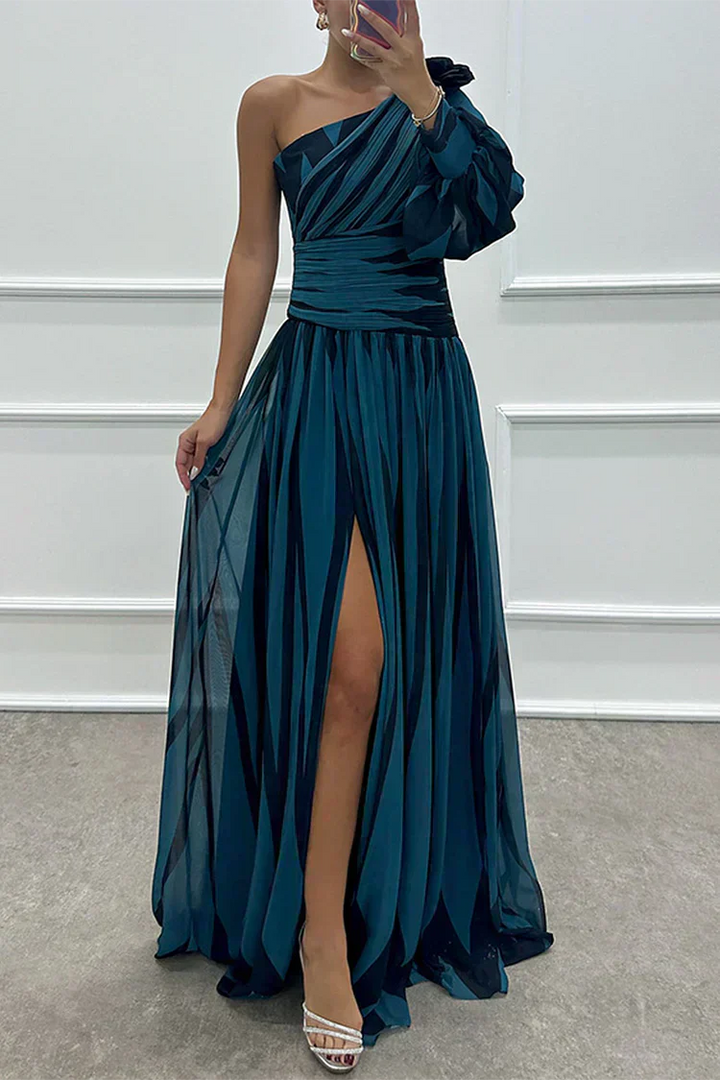 Shiloh - Elegante Vestito Maxi a Strisce con Spalla Scoperta